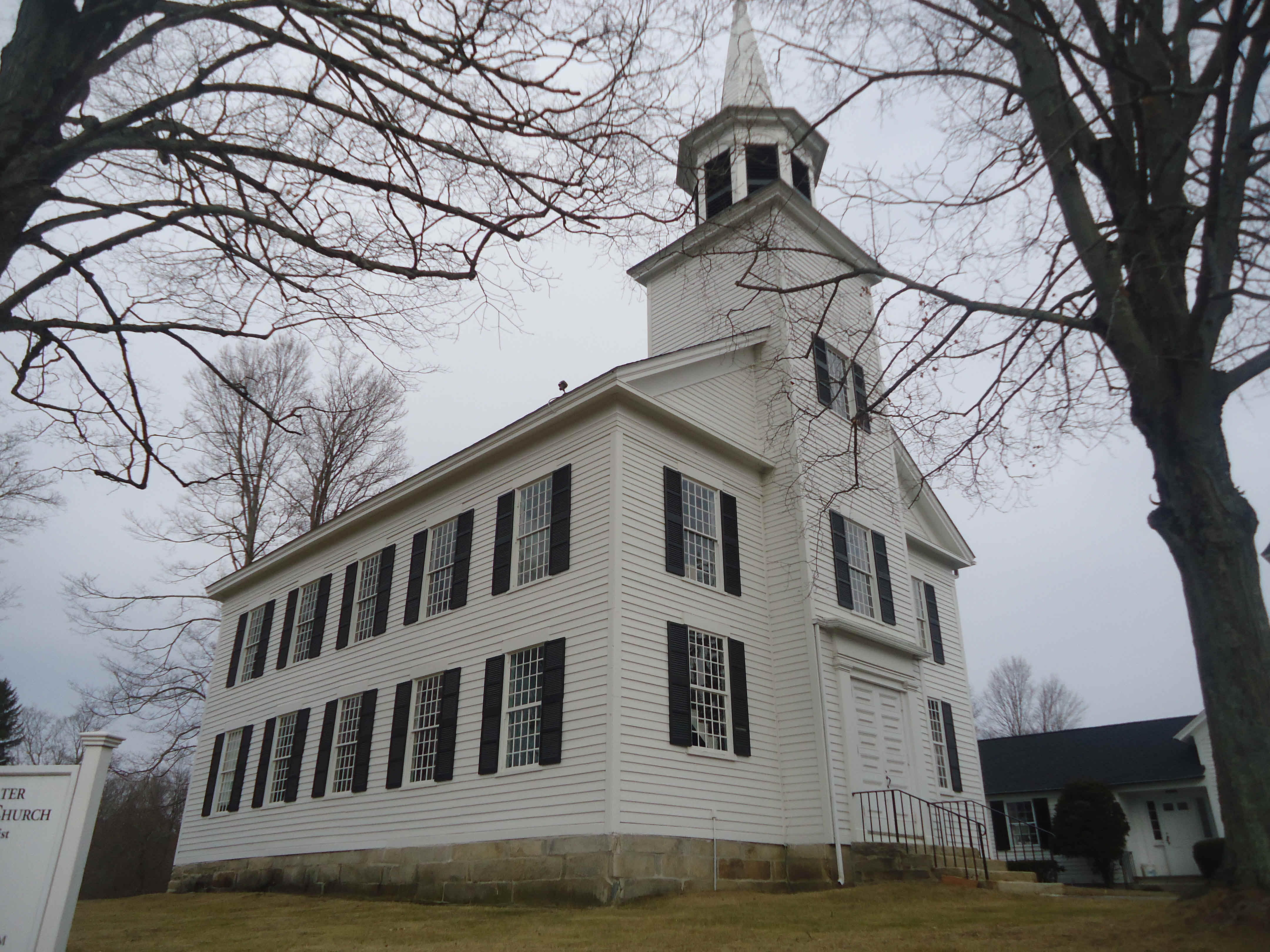 Building photograph for 10 CLAPBOARD RD